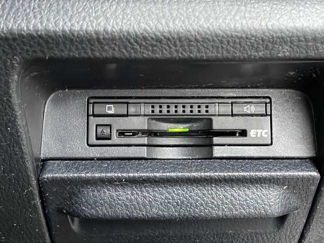 トヨタ ノア ハイブリッド G 沖縄県 2015(平27)年 18.5万km ボルドーマイカメタリック 純正ナビ・TV・Bluetooth・CD/DVD/バックカメラ/フリップダウンモニター/両側パワースライドドア/ETC/オートライト/LEDヘッドライト/シートヒーター/セーフティセンスC