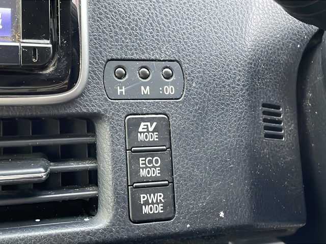 トヨタ ノア ハイブリッド G 沖縄県 2015(平27)年 18.5万km ボルドーマイカメタリック 純正ナビ・TV・Bluetooth・CD/DVD/バックカメラ/フリップダウンモニター/両側パワースライドドア/ETC/オートライト/LEDヘッドライト/シートヒーター/セーフティセンスC