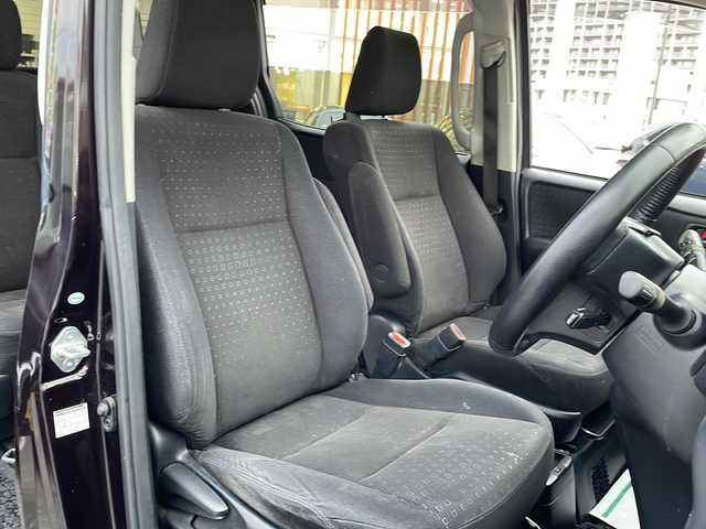 トヨタ ノア ハイブリッド G 沖縄県 2015(平27)年 18.5万km ボルドーマイカメタリック 純正ナビ・TV・Bluetooth・CD/DVD/バックカメラ/フリップダウンモニター/両側パワースライドドア/ETC/オートライト/LEDヘッドライト/シートヒーター/セーフティセンスC