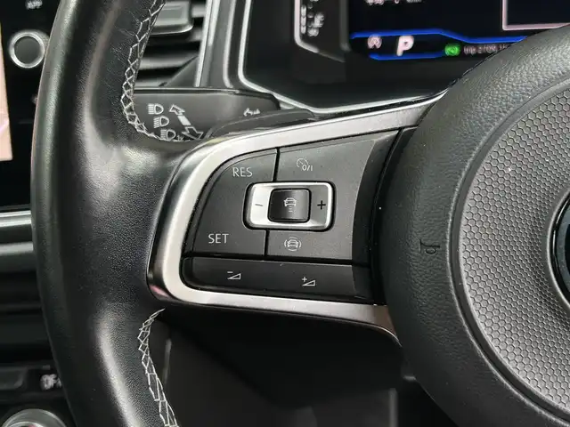 フォルクスワーゲン Ｔ－ロック TDI Rライン 大阪府 2020(令2)年 6.6万km 白Ⅱ 【オーディオ・ナビゲーション】/純正インフォテイメントシステム”Discover Pro”/・SSDナビゲーションシステム/・バックカメラ/・Bluetooth/・スマートフォン連携（AppleCarPlay/AndroidAuto）/・AM/FM/ETC2.0/【安全装備】/アダプティブクルーズコントロール/レーンキープアシストシステム/スタティックコーナリングライト/ハイビームアシスト/デイタイムランニングライト/ブラインドスポットディテクション/ドライバー披露検知システム/オプティカルパーキングシステム/リヤトラフィックアラート/プリクラッシュセーフティブレーキシステム/プロアクティブオキュパントプロテクション/ESC/ブレーキアシスト/【主要装備・備品】/前後ドライブレコーダー（TZ-D205W)/レーダー(TZ-R203L)/Type-C USB（前2つ/後２つ）/純正フロアマット/LEDヘッドライト/アイドリングストップ/保証書/取扱説明書/記録簿（R3/R4/R5/R7)/スペアキー1本