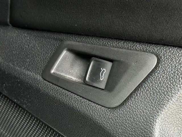 フォルクスワーゲン Ｔ－ロック TDI Rライン 大阪府 2020(令2)年 6.6万km 白Ⅱ 【オーディオ・ナビゲーション】/純正インフォテイメントシステム”Discover Pro”/・SSDナビゲーションシステム/・バックカメラ/・Bluetooth/・スマートフォン連携（AppleCarPlay/AndroidAuto）/・AM/FM/ETC2.0/【安全装備】/アダプティブクルーズコントロール/レーンキープアシストシステム/スタティックコーナリングライト/ハイビームアシスト/デイタイムランニングライト/ブラインドスポットディテクション/ドライバー披露検知システム/オプティカルパーキングシステム/リヤトラフィックアラート/プリクラッシュセーフティブレーキシステム/プロアクティブオキュパントプロテクション/ESC/ブレーキアシスト/【主要装備・備品】/前後ドライブレコーダー（TZ-D205W)/レーダー(TZ-R203L)/Type-C USB（前2つ/後２つ）/純正フロアマット/LEDヘッドライト/アイドリングストップ/保証書/取扱説明書/記録簿（R3/R4/R5/R7)/スペアキー1本