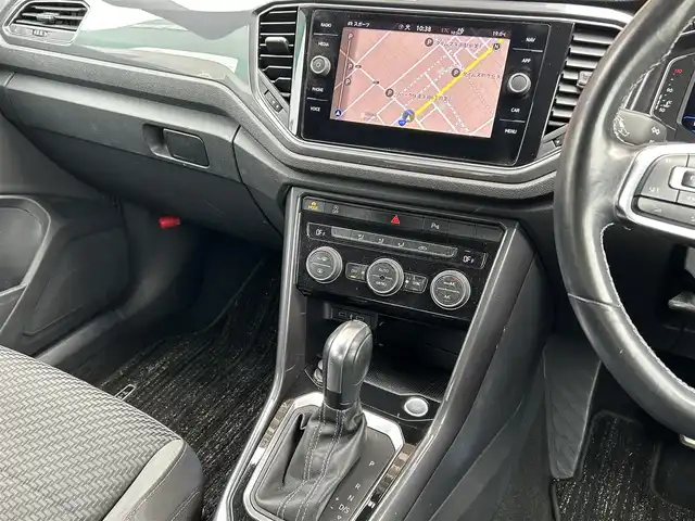 フォルクスワーゲン Ｔ－ロック TDI Rライン 大阪府 2020(令2)年 6.6万km 白Ⅱ 【オーディオ・ナビゲーション】/純正インフォテイメントシステム”Discover Pro”/・SSDナビゲーションシステム/・バックカメラ/・Bluetooth/・スマートフォン連携（AppleCarPlay/AndroidAuto）/・AM/FM/ETC2.0/【安全装備】/アダプティブクルーズコントロール/レーンキープアシストシステム/スタティックコーナリングライト/ハイビームアシスト/デイタイムランニングライト/ブラインドスポットディテクション/ドライバー披露検知システム/オプティカルパーキングシステム/リヤトラフィックアラート/プリクラッシュセーフティブレーキシステム/プロアクティブオキュパントプロテクション/ESC/ブレーキアシスト/【主要装備・備品】/前後ドライブレコーダー（TZ-D205W)/レーダー(TZ-R203L)/Type-C USB（前2つ/後２つ）/純正フロアマット/LEDヘッドライト/アイドリングストップ/保証書/取扱説明書/記録簿（R3/R4/R5/R7)/スペアキー1本