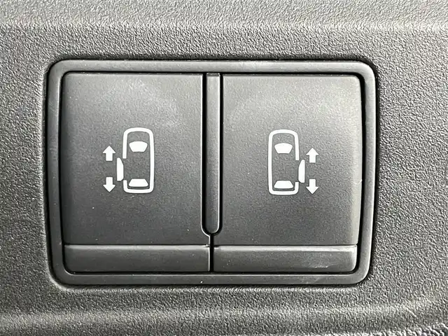 日産 セレナ ハイウェイスター 岡山県 2016(平28)年 5.9万km ブリリアントホワイトパール 純正11インチフリップダウンモニター/プロパイロット/純正9インチメモリナビ【MM516D-L】/　(AM/FM/CD/DVD/Bluetooth/Music Stocker/フルセグTV)/全方位モニター/バック/サイド/フロントカメラ/運転、走行支援/・エマージェンシーブレーキ/・踏み間違い衝突防止アシスト/・車線逸脱警報/防止支援システム/・インテリジェントクルーズコントロール/・ふらつき警報/・ヒルスタートアシスト/・車両接近通報/インテリジェントパーキングアシスト/横滑り防止/アイドリングストップ/純正16インチアルミホイール/両側パワースライドドア/純正ビルトインETC/シートバックテーブル/ロールサンシェード(2列目)/USBポート/スペアキー×1/アクセサリーソケット/ISOFIX