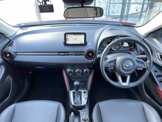 マツダ ＣＸ－３ XD プロアクティブ 千葉県 2017(平29)年 4.4万km ソウルレッドプレミアムメタリック 純正メモリナビ/(フルセグTV/BT/CD/DVD/FM/AM)/ドライブレコーダー前後/ヘッドアップディスプレイ/ブラインドスポットモニター/衝突被害軽減システム/車線逸脱警報/バックカメラ/クルーズコントロール/ハーフレザーシート/横滑り防止装置/ETC/アイドリングストップ/LEDヘッドライト/オートライト/ウィンカーミラー/電動格納ミラー/純正18インチAW/シートリフター/パドルシフト/プッシュスタート/スマートキー/フロアマット/スペアキー/取扱説明書/保証書
