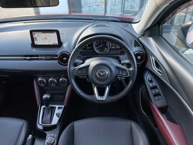 マツダ ＣＸ－３ XD プロアクティブ 千葉県 2017(平29)年 4.4万km ソウルレッドプレミアムメタリック 純正メモリナビ/(フルセグTV/BT/CD/DVD/FM/AM)/ドライブレコーダー前後/ヘッドアップディスプレイ/ブラインドスポットモニター/衝突被害軽減システム/車線逸脱警報/バックカメラ/クルーズコントロール/ハーフレザーシート/横滑り防止装置/ETC/アイドリングストップ/LEDヘッドライト/オートライト/ウィンカーミラー/電動格納ミラー/純正18インチAW/シートリフター/パドルシフト/プッシュスタート/スマートキー/フロアマット/スペアキー/取扱説明書/保証書