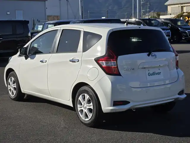 日産 ノート X 鹿児島県 2018(平30)年 5万km ホワイト デジタルインナーミラー　/アラウンドビューモニター　/ＥＴＣ　/社外ＳＤナビ（ＡＶＩＣ－ＲＺ３０１）　/Ｂｌｕｅｔｏｏｔｈオーディオ　/バックカメラ　/フルセグテレビ　/前後コーナーセンサー　/社外前方ドライブレコーダー/横滑り防止装置/レーンキープアシスト/プッシュスタート/スマートキー/Wエアバック