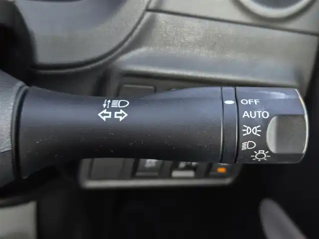 日産 ノート X 鹿児島県 2018(平30)年 5万km ホワイト デジタルインナーミラー　/アラウンドビューモニター　/ＥＴＣ　/社外ＳＤナビ（ＡＶＩＣ－ＲＺ３０１）　/Ｂｌｕｅｔｏｏｔｈオーディオ　/バックカメラ　/フルセグテレビ　/前後コーナーセンサー　/社外前方ドライブレコーダー/横滑り防止装置/レーンキープアシスト/プッシュスタート/スマートキー/Wエアバック