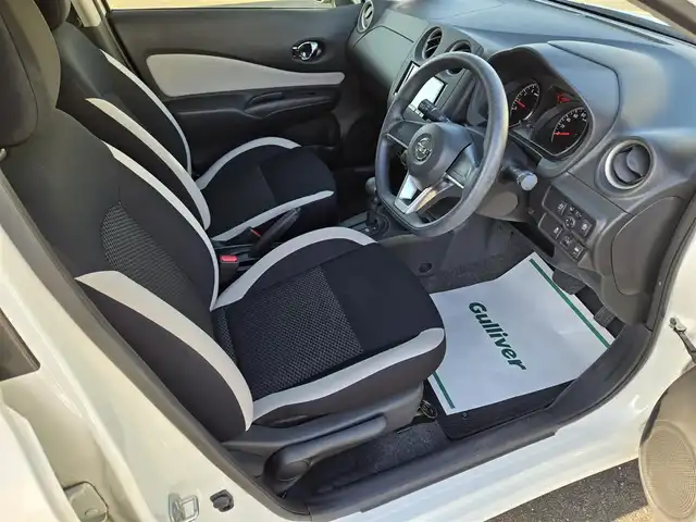 日産 ノート X 鹿児島県 2018(平30)年 5万km ホワイト デジタルインナーミラー　/アラウンドビューモニター　/ＥＴＣ　/社外ＳＤナビ（ＡＶＩＣ－ＲＺ３０１）　/Ｂｌｕｅｔｏｏｔｈオーディオ　/バックカメラ　/フルセグテレビ　/前後コーナーセンサー　/社外前方ドライブレコーダー/横滑り防止装置/レーンキープアシスト/プッシュスタート/スマートキー/Wエアバック