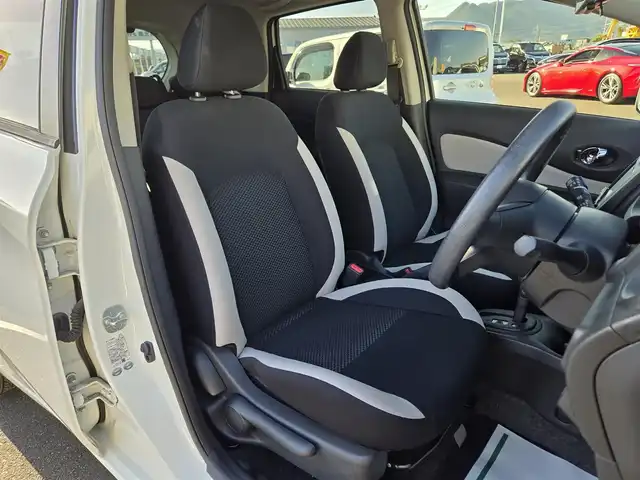 日産 ノート X 鹿児島県 2018(平30)年 5万km ホワイト デジタルインナーミラー　/アラウンドビューモニター　/ＥＴＣ　/社外ＳＤナビ（ＡＶＩＣ－ＲＺ３０１）　/Ｂｌｕｅｔｏｏｔｈオーディオ　/バックカメラ　/フルセグテレビ　/前後コーナーセンサー　/社外前方ドライブレコーダー/横滑り防止装置/レーンキープアシスト/プッシュスタート/スマートキー/Wエアバック