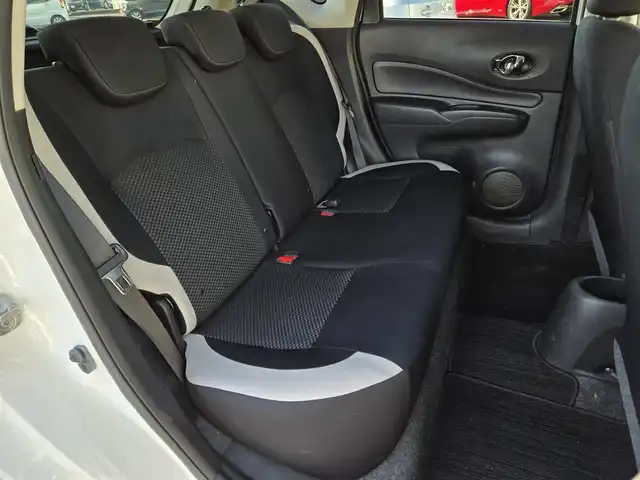 日産 ノート X 鹿児島県 2018(平30)年 5万km ホワイト デジタルインナーミラー　/アラウンドビューモニター　/ＥＴＣ　/社外ＳＤナビ（ＡＶＩＣ－ＲＺ３０１）　/Ｂｌｕｅｔｏｏｔｈオーディオ　/バックカメラ　/フルセグテレビ　/前後コーナーセンサー　/社外前方ドライブレコーダー/横滑り防止装置/レーンキープアシスト/プッシュスタート/スマートキー/Wエアバック