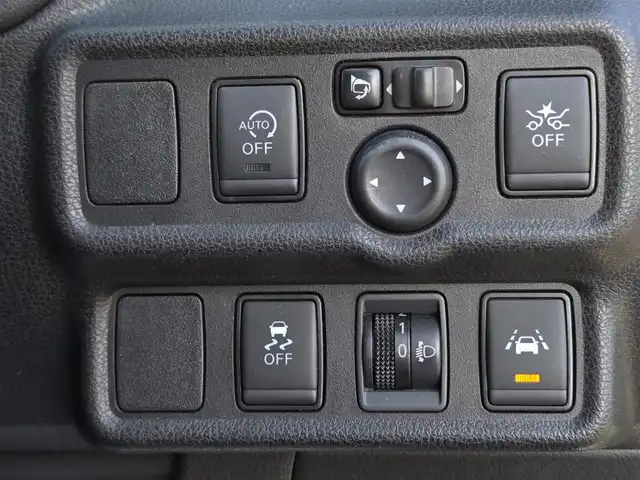 日産 ノート X 鹿児島県 2018(平30)年 5万km ホワイト デジタルインナーミラー　/アラウンドビューモニター　/ＥＴＣ　/社外ＳＤナビ（ＡＶＩＣ－ＲＺ３０１）　/Ｂｌｕｅｔｏｏｔｈオーディオ　/バックカメラ　/フルセグテレビ　/前後コーナーセンサー　/社外前方ドライブレコーダー/横滑り防止装置/レーンキープアシスト/プッシュスタート/スマートキー/Wエアバック