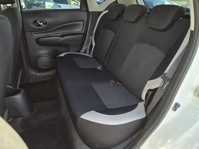 日産 ノート X 鹿児島県 2018(平30)年 5万km ホワイト デジタルインナーミラー　/アラウンドビューモニター　/ＥＴＣ　/社外ＳＤナビ（ＡＶＩＣ－ＲＺ３０１）　/Ｂｌｕｅｔｏｏｔｈオーディオ　/バックカメラ　/フルセグテレビ　/前後コーナーセンサー　/社外前方ドライブレコーダー/横滑り防止装置/レーンキープアシスト/プッシュスタート/スマートキー/Wエアバック