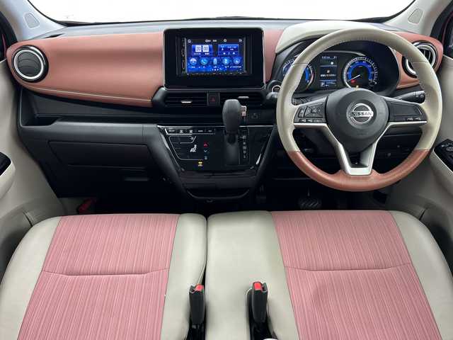 日産 デイズ ボレロ 三重県 2023(令5)年 1.8万km ピンクⅡ /禁煙車//エマージェンシーブレーキ//アラウンドビューモニター//社外ディスプレイオーディオ/（カープレイ各種/BT/SD/USB/AUX/FM/AM）//ハーフレザーシート//オートライト//ステアリングスイッチ//ETC//純正14インチアルミホイール//電動格納ミラー//プッシュスタート//スマートキー//スペアキー有