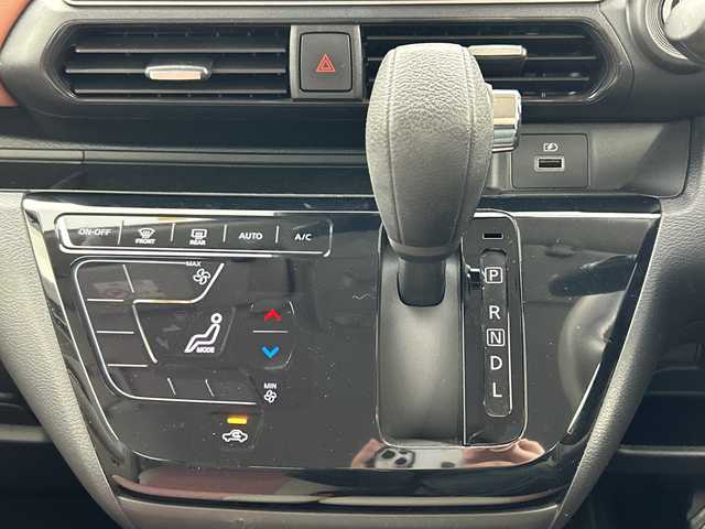 日産 デイズ ボレロ 三重県 2023(令5)年 1.8万km ピンクⅡ /禁煙車//エマージェンシーブレーキ//アラウンドビューモニター//社外ディスプレイオーディオ/（カープレイ各種/BT/SD/USB/AUX/FM/AM）//ハーフレザーシート//オートライト//ステアリングスイッチ//ETC//純正14インチアルミホイール//電動格納ミラー//プッシュスタート//スマートキー//スペアキー有