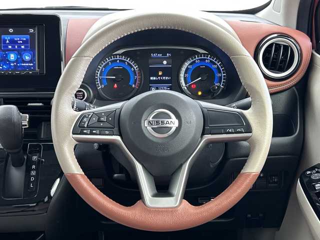 日産 デイズ ボレロ 三重県 2023(令5)年 1.8万km ピンクⅡ /禁煙車//エマージェンシーブレーキ//アラウンドビューモニター//社外ディスプレイオーディオ/（カープレイ各種/BT/SD/USB/AUX/FM/AM）//ハーフレザーシート//オートライト//ステアリングスイッチ//ETC//純正14インチアルミホイール//電動格納ミラー//プッシュスタート//スマートキー//スペアキー有