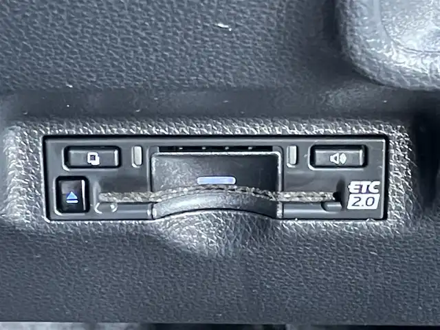 トヨタ シエンタ ハイブリッド Z 東京都 2023(令5)年 5.9万km ブラック 純正ナビ　/Ｂｌｕｅｔｏｏｔｈ　/ＦＭ　/ＡＭ　/フルセグＴＶ　/バックカメラ　/シートヒーター　/ステアリングヒーター　/両側電動スライドドア　/レーダークルーズコントロールシステム　/ＥＴＣ２．０　/ドライブレコーダー/純正フロアマット/純正アルミホイール/サイドバイザー/ABS/横滑り防止装置/コーナーセンサー/レーンアシスト/盗難防止装置/オートライト/オートマチックハイビーム/衝突被害軽減システム