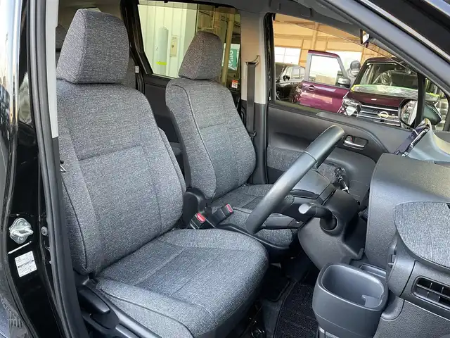 トヨタ シエンタ ハイブリッド Z 東京都 2023(令5)年 5.9万km ブラック 純正ナビ　/Ｂｌｕｅｔｏｏｔｈ　/ＦＭ　/ＡＭ　/フルセグＴＶ　/バックカメラ　/シートヒーター　/ステアリングヒーター　/両側電動スライドドア　/レーダークルーズコントロールシステム　/ＥＴＣ２．０　/ドライブレコーダー/純正フロアマット/純正アルミホイール/サイドバイザー/ABS/横滑り防止装置/コーナーセンサー/レーンアシスト/盗難防止装置/オートライト/オートマチックハイビーム/衝突被害軽減システム