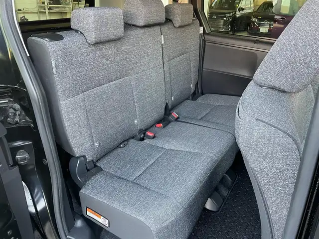 トヨタ シエンタ ハイブリッド Z 東京都 2023(令5)年 5.9万km ブラック 純正ナビ　/Ｂｌｕｅｔｏｏｔｈ　/ＦＭ　/ＡＭ　/フルセグＴＶ　/バックカメラ　/シートヒーター　/ステアリングヒーター　/両側電動スライドドア　/レーダークルーズコントロールシステム　/ＥＴＣ２．０　/ドライブレコーダー/純正フロアマット/純正アルミホイール/サイドバイザー/ABS/横滑り防止装置/コーナーセンサー/レーンアシスト/盗難防止装置/オートライト/オートマチックハイビーム/衝突被害軽減システム