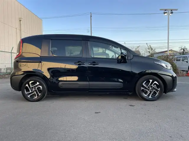 トヨタ シエンタ ハイブリッド Z 東京都 2023(令5)年 5.9万km ブラック 純正ナビ　/Ｂｌｕｅｔｏｏｔｈ　/ＦＭ　/ＡＭ　/フルセグＴＶ　/バックカメラ　/シートヒーター　/ステアリングヒーター　/両側電動スライドドア　/レーダークルーズコントロールシステム　/ＥＴＣ２．０　/ドライブレコーダー/純正フロアマット/純正アルミホイール/サイドバイザー/ABS/横滑り防止装置/コーナーセンサー/レーンアシスト/盗難防止装置/オートライト/オートマチックハイビーム/衝突被害軽減システム