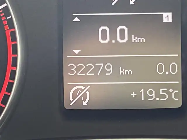 アウディ Ａ１ SB 1．0TFSI スポーツ 栃木県 2018(平30)年 3.3万km ミサノレッドパールエフェクト アドバンストキー/シートヒーター/純正ナビ/フルセグ /キセノンヘッドライト/コーナーセンサー/ETC/純正15インチAW