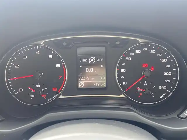 アウディ Ａ１ SB 1．0TFSI スポーツ 栃木県 2018(平30)年 3.3万km ミサノレッドパールエフェクト アドバンストキー/シートヒーター/純正ナビ/フルセグ /キセノンヘッドライト/コーナーセンサー/ETC/純正15インチAW