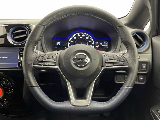 日産 ノート e－パワーオーテック 宮崎県 2020(令2)年 3.1万km オーロラフレアブルーパール エマージェンシーブレーキ/車線逸脱警報/オートマチックハイビーム/コーナーセンサー/レーダークルーズコントロール/インテリジェントルームミラー/純正7インチSDナビ/フルセグTV/CD/DVD/Bluetooth/アラウンドビューモニター/LEDヘッドライト/純正15インチAW/純正ナビ一体型ドライブレコーダー（DJ4-D）/ETC/スマートキー×２/保証書/取扱説明書/ナビ取扱説明書