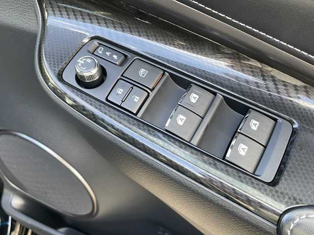 トヨタ ハリアー エレガンス G’s 富山県 2016(平28)年 1.5万km ブラック 禁煙車/４WD/純正9インチナビ/フルセグＴＶ/バックカメラ/トヨタセーフティセンス/レーダークルーズコントロール/レーンキープアシスト/衝突軽減ブレーキ/コーナーセンサー/パーキングアシスト/Gｚ専用19インチアルミホイール/純正フロアマット/トヨタスポーツコンバージョンシリーズ/ステアリングスイッチ/専用チューニングサスペンション/剛性アップパーツ/スポット溶接打点追加/専用スポーティシート/専用エクステリア・インテリア/横滑り防止装置/MTモード付きAT/パワーシート/LEDヘッドランプ/ETC/ドライブレコーダー