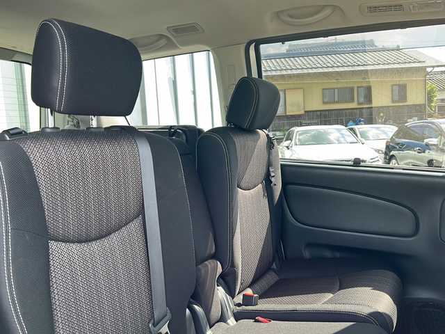 日産 セレナ HWS S HV Vセレ +Sefty 岐阜県 2015(平27)年 1.6万km ブリリアントホワイトパール 登録時走行距離15855キロ/純正７インチナビ/スマートキー/ETC/フォグ/サイドバイザー/バックモニター/全方位モニター/コーナーセンサー前後/レーンキープアシスト/純正フロアマット/3列シート/ウオークスルー/後席モニター/ワンオーナー/オートライト/ウィンカーミラー