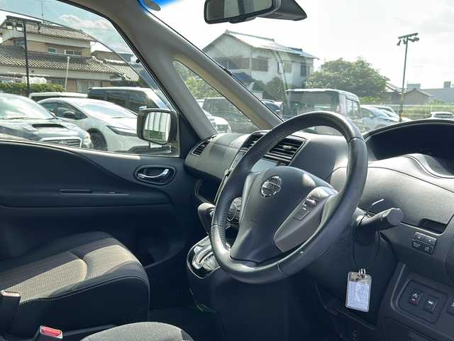 日産 セレナ HWS S HV Vセレ +Sefty 岐阜県 2015(平27)年 1.6万km ブリリアントホワイトパール 登録時走行距離15855キロ/純正７インチナビ/スマートキー/ETC/フォグ/サイドバイザー/バックモニター/全方位モニター/コーナーセンサー前後/レーンキープアシスト/純正フロアマット/3列シート/ウオークスルー/後席モニター/ワンオーナー/オートライト/ウィンカーミラー