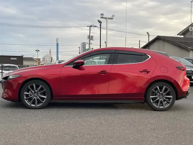 マツダ マツダ３ファストバック 20S プロアクティブ ツーリングS 広島県 2021(令3)年 7.6万km ソウルレッドクリスタルM ワンオーナー/メーカーオプションナビ/　（フルセグテレビ/Bluetooth/CD/DVD/AM/FM）/BOSEプレミアムサウンド/レーダークルーズコントロール/ETC/ドライブレコーダー/USB入力端子/HDMI/純正18インチアルミホイール/コーナーセンサー/メモリシート/アイドリングストップ/パワーシート/シートヒーター/ステアリングヒーター/LEDヘッドライト/パドルシフト/横滑り防止装置/衝突被害軽減システム/盗難防止装置/W＋サイドエアバック/カーテンエアバック/オートライト/スペアキー/保証書/取扱説明書