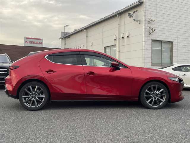 マツダ マツダ３ファストバック 20S プロアクティブ ツーリングS 広島県 2021(令3)年 7.6万km ソウルレッドクリスタルM ワンオーナー/メーカーオプションナビ/　（フルセグテレビ/Bluetooth/CD/DVD/AM/FM）/BOSEプレミアムサウンド/レーダークルーズコントロール/ETC/ドライブレコーダー/USB入力端子/HDMI/純正18インチアルミホイール/コーナーセンサー/メモリシート/アイドリングストップ/パワーシート/シートヒーター/ステアリングヒーター/LEDヘッドライト/パドルシフト/横滑り防止装置/衝突被害軽減システム/盗難防止装置/W＋サイドエアバック/カーテンエアバック/オートライト/スペアキー/保証書/取扱説明書