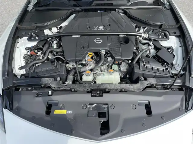日産 フェアレディ Ｚ ニスモ 滋賀県 2025(令7)年 0.1万km 白 ワンオーナー/RECARO製ニスモシート/ニスモ製ホイール/BOSEサウンド/5YEARS COAT Excellent/９インチ純正メモリーナビ/（AM/FM/TV/USB/Bluetooth）/バックカメラ/ドライブレコーダー/ETC2.0/プリクラッシュブレーキアシスト/レーダークルーズコントロール/レーンキープアシスト	/FCW(前方衝突予測警報)/ＢＳＷ（後側方車両検知警報）/ＲＣＴＡ（後退時車両検知警報）/コーナーセンサー/純正3連メーター/電動格納ミラー/アルカンターラステアリング/ステアリングスイッチ/パドルシフト/オートライト/LEDヘッドライト/リアフォグ/フルオートエアコン/USB端子/タイプC/スマートキー/プッシュスタート/純正フロアマット