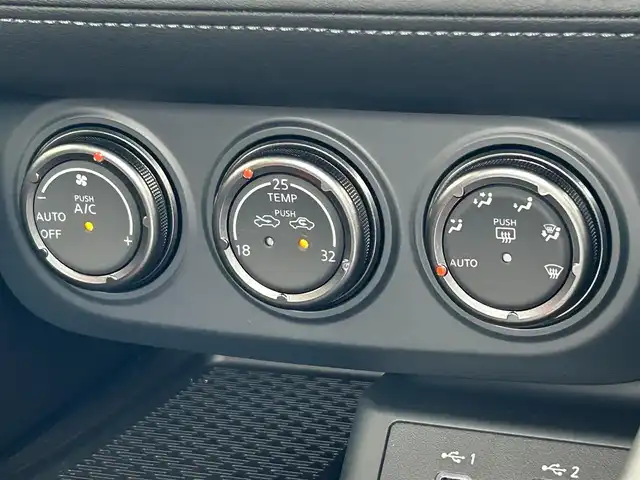 日産 フェアレディ Ｚ ニスモ 滋賀県 2025(令7)年 0.1万km 白 ワンオーナー/RECARO製ニスモシート/ニスモ製ホイール/BOSEサウンド/5YEARS COAT Excellent/９インチ純正メモリーナビ/（AM/FM/TV/USB/Bluetooth）/バックカメラ/ドライブレコーダー/ETC2.0/プリクラッシュブレーキアシスト/レーダークルーズコントロール/レーンキープアシスト	/FCW(前方衝突予測警報)/ＢＳＷ（後側方車両検知警報）/ＲＣＴＡ（後退時車両検知警報）/コーナーセンサー/純正3連メーター/電動格納ミラー/アルカンターラステアリング/ステアリングスイッチ/パドルシフト/オートライト/LEDヘッドライト/リアフォグ/フルオートエアコン/USB端子/タイプC/スマートキー/プッシュスタート/純正フロアマット