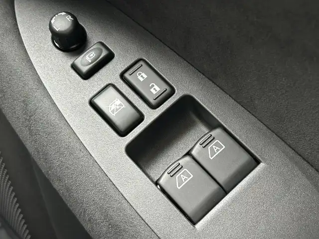 日産 フェアレディ Ｚ ニスモ 滋賀県 2025(令7)年 0.1万km 白 ワンオーナー/RECARO製ニスモシート/ニスモ製ホイール/BOSEサウンド/5YEARS COAT Excellent/９インチ純正メモリーナビ/（AM/FM/TV/USB/Bluetooth）/バックカメラ/ドライブレコーダー/ETC2.0/プリクラッシュブレーキアシスト/レーダークルーズコントロール/レーンキープアシスト	/FCW(前方衝突予測警報)/ＢＳＷ（後側方車両検知警報）/ＲＣＴＡ（後退時車両検知警報）/コーナーセンサー/純正3連メーター/電動格納ミラー/アルカンターラステアリング/ステアリングスイッチ/パドルシフト/オートライト/LEDヘッドライト/リアフォグ/フルオートエアコン/USB端子/タイプC/スマートキー/プッシュスタート/純正フロアマット