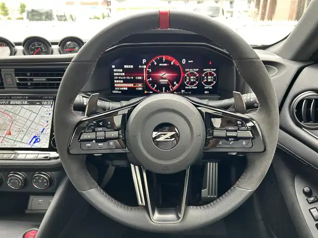 日産 フェアレディ Ｚ ニスモ 滋賀県 2025(令7)年 0.1万km 白 ワンオーナー/RECARO製ニスモシート/ニスモ製ホイール/BOSEサウンド/5YEARS COAT Excellent/９インチ純正メモリーナビ/（AM/FM/TV/USB/Bluetooth）/バックカメラ/ドライブレコーダー/ETC2.0/プリクラッシュブレーキアシスト/レーダークルーズコントロール/レーンキープアシスト	/FCW(前方衝突予測警報)/ＢＳＷ（後側方車両検知警報）/ＲＣＴＡ（後退時車両検知警報）/コーナーセンサー/純正3連メーター/電動格納ミラー/アルカンターラステアリング/ステアリングスイッチ/パドルシフト/オートライト/LEDヘッドライト/リアフォグ/フルオートエアコン/USB端子/タイプC/スマートキー/プッシュスタート/純正フロアマット