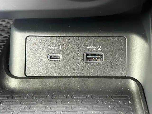 日産 フェアレディ Ｚ ニスモ 滋賀県 2025(令7)年 0.1万km 白 ワンオーナー/RECARO製ニスモシート/ニスモ製ホイール/BOSEサウンド/5YEARS COAT Excellent/９インチ純正メモリーナビ/（AM/FM/TV/USB/Bluetooth）/バックカメラ/ドライブレコーダー/ETC2.0/プリクラッシュブレーキアシスト/レーダークルーズコントロール/レーンキープアシスト	/FCW(前方衝突予測警報)/ＢＳＷ（後側方車両検知警報）/ＲＣＴＡ（後退時車両検知警報）/コーナーセンサー/純正3連メーター/電動格納ミラー/アルカンターラステアリング/ステアリングスイッチ/パドルシフト/オートライト/LEDヘッドライト/リアフォグ/フルオートエアコン/USB端子/タイプC/スマートキー/プッシュスタート/純正フロアマット