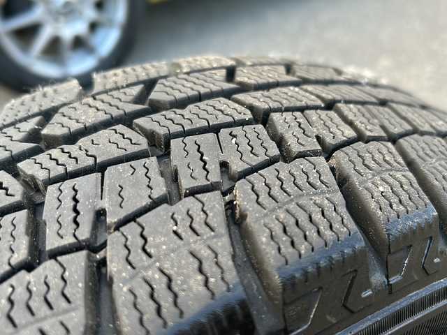 ダイハツ ウェイク L SA 秋田県 2015(平27)年 9.4万km 黄 社外メモリナビ/Bluetooth、CD/DVD、フルセグTV/バックカメラ/D席シートヒーター/片側パワースライドドア/社外14インチAW/社外14インチAWスタッドレスタイヤ積込/保証書、取扱説明書/４WD/ドアバイザー