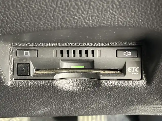 トヨタ プリウス SセーフティプラスⅡ 栃木県 2021(令3)年 5万km アティチュードブラックマイカ 純正SDナビ/（CD/フルセグTV/Bluetooth/SD)/全方位カメラ/コーナーセンサー/BSM/ビルトインETC/前方ドライブレコーダー/禁煙車/オートライト/LEDヘッドライト/横滑り防止装置/AC100V電源/スマートキー/プッシュスタート/アイドリングストップ/ステアリングスイッチ/革巻きステアリング/ウィンカーミラー/純正15インチアルミホイール/純正フロアマット