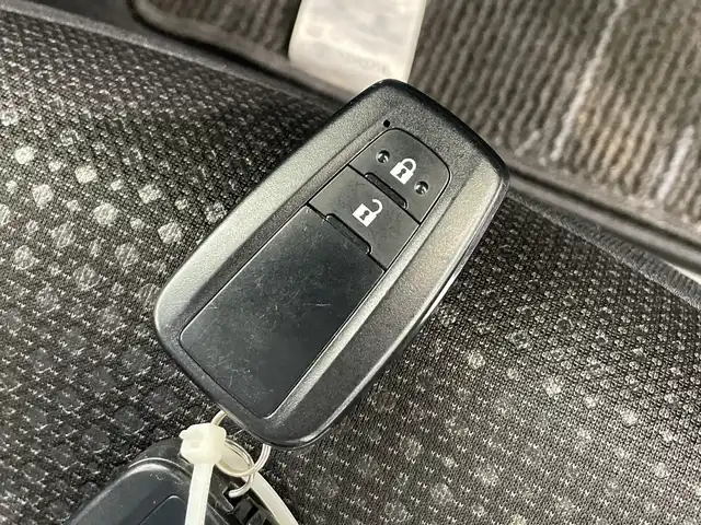 トヨタ プリウス SセーフティプラスⅡ 栃木県 2021(令3)年 5万km アティチュードブラックマイカ 純正SDナビ/（CD/フルセグTV/Bluetooth/SD)/全方位カメラ/コーナーセンサー/BSM/ビルトインETC/前方ドライブレコーダー/禁煙車/オートライト/LEDヘッドライト/横滑り防止装置/AC100V電源/スマートキー/プッシュスタート/アイドリングストップ/ステアリングスイッチ/革巻きステアリング/ウィンカーミラー/純正15インチアルミホイール/純正フロアマット