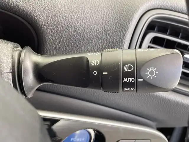 トヨタ プリウス SセーフティプラスⅡ 栃木県 2021(令3)年 5万km アティチュードブラックマイカ 純正SDナビ/（CD/フルセグTV/Bluetooth/SD)/全方位カメラ/コーナーセンサー/BSM/ビルトインETC/前方ドライブレコーダー/禁煙車/オートライト/LEDヘッドライト/横滑り防止装置/AC100V電源/スマートキー/プッシュスタート/アイドリングストップ/ステアリングスイッチ/革巻きステアリング/ウィンカーミラー/純正15インチアルミホイール/純正フロアマット