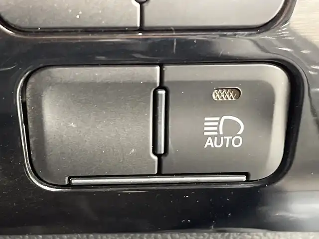 トヨタ プリウス SセーフティプラスⅡ 栃木県 2021(令3)年 5万km アティチュードブラックマイカ 純正SDナビ/（CD/フルセグTV/Bluetooth/SD)/全方位カメラ/コーナーセンサー/BSM/ビルトインETC/前方ドライブレコーダー/禁煙車/オートライト/LEDヘッドライト/横滑り防止装置/AC100V電源/スマートキー/プッシュスタート/アイドリングストップ/ステアリングスイッチ/革巻きステアリング/ウィンカーミラー/純正15インチアルミホイール/純正フロアマット