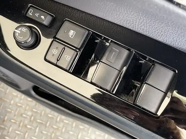 トヨタ プリウス SセーフティプラスⅡ 栃木県 2021(令3)年 5万km アティチュードブラックマイカ 純正SDナビ/（CD/フルセグTV/Bluetooth/SD)/全方位カメラ/コーナーセンサー/BSM/ビルトインETC/前方ドライブレコーダー/禁煙車/オートライト/LEDヘッドライト/横滑り防止装置/AC100V電源/スマートキー/プッシュスタート/アイドリングストップ/ステアリングスイッチ/革巻きステアリング/ウィンカーミラー/純正15インチアルミホイール/純正フロアマット