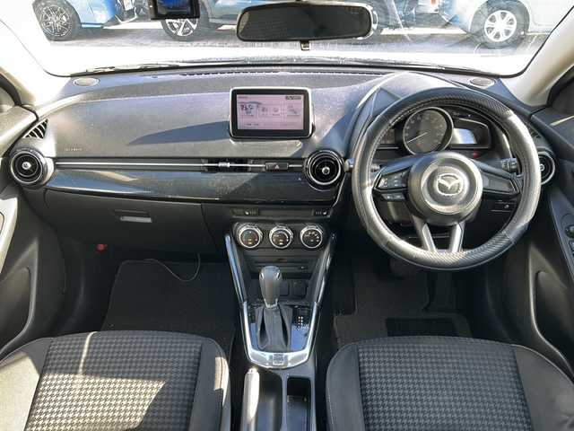 マツダ デミオ 13S 沖縄県 2017(平29)年 8.9万km ディープクリスタルブルーマイカ 純正ナビ/ワンセグテレビ/バックカメラ/アイドリングストップ/プッシュスタート/ETC/前後ドライブレコーダー/Bluetooth接続/カーテンエアバッグ/衝突被害軽減システム/横滑り防止装置