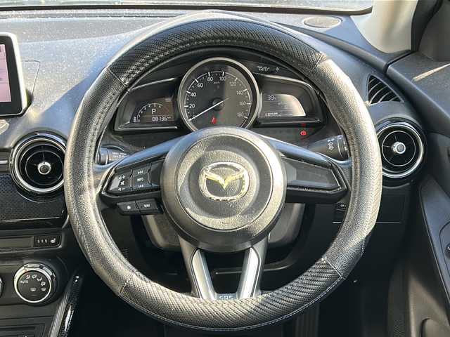 マツダ デミオ 13S 沖縄県 2017(平29)年 8.9万km ディープクリスタルブルーマイカ 純正ナビ/ワンセグテレビ/バックカメラ/アイドリングストップ/プッシュスタート/ETC/前後ドライブレコーダー/Bluetooth接続/カーテンエアバッグ/衝突被害軽減システム/横滑り防止装置