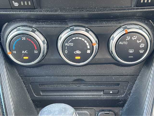 マツダ デミオ 13S 沖縄県 2017(平29)年 8.9万km ディープクリスタルブルーマイカ 純正ナビ/ワンセグテレビ/バックカメラ/アイドリングストップ/プッシュスタート/ETC/前後ドライブレコーダー/Bluetooth接続/カーテンエアバッグ/衝突被害軽減システム/横滑り防止装置