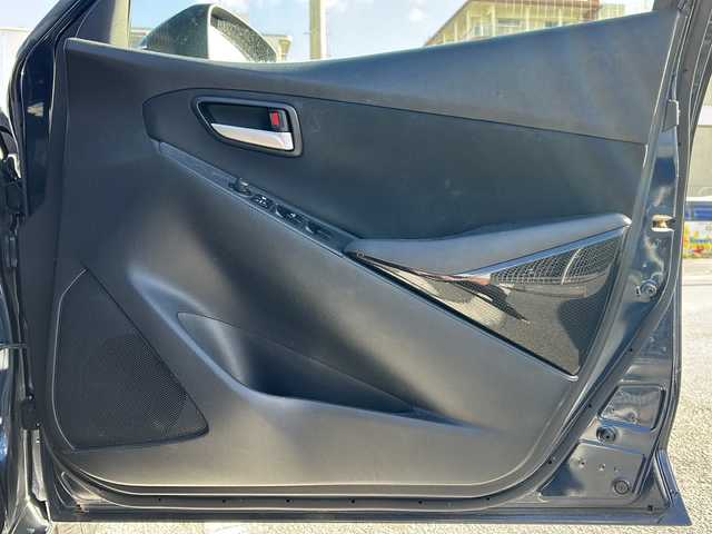 マツダ デミオ 13S 沖縄県 2017(平29)年 8.9万km ディープクリスタルブルーマイカ 純正ナビ/ワンセグテレビ/バックカメラ/アイドリングストップ/プッシュスタート/ETC/前後ドライブレコーダー/Bluetooth接続/カーテンエアバッグ/衝突被害軽減システム/横滑り防止装置