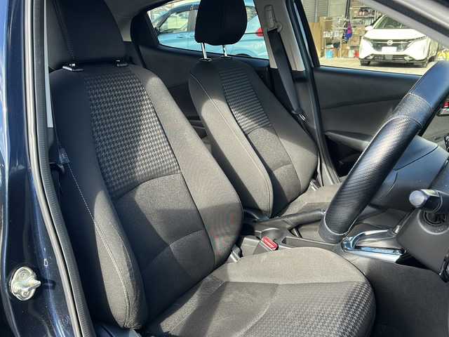 マツダ デミオ 13S 沖縄県 2017(平29)年 8.9万km ディープクリスタルブルーマイカ 純正ナビ/ワンセグテレビ/バックカメラ/アイドリングストップ/プッシュスタート/ETC/前後ドライブレコーダー/Bluetooth接続/カーテンエアバッグ/衝突被害軽減システム/横滑り防止装置