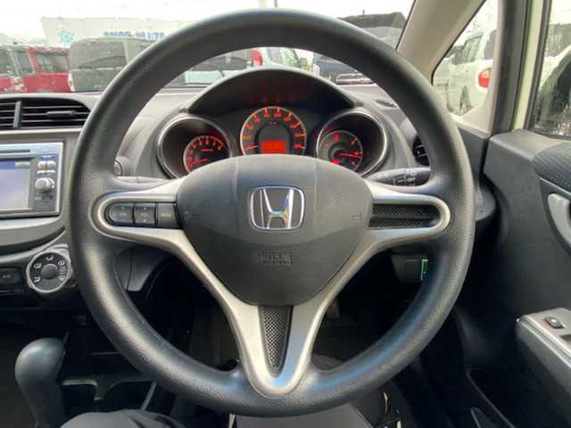 ホンダ フィット G スマートセレクション 兵庫県 2013(平25)年 3.7万km プレミアムホワイトパール 純正SDナビ/（AM/FM/CD）/ワンセグテレビ/バックカメラ/ビルトインETC/ドライブレコーダー/純正フロアマット/電動格納ミラー