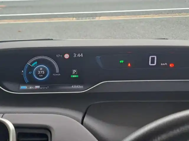 日産 セレナ e－パワー ハイウェイスター V 大阪府 2021(令3)年 4.4万km ブリリアントホワイトパール 2トーン /禁煙車//ワンオーナー//純正９型ナビ/フルセグTV・Bluetooth・DVD・Blue-Ray・USB//全方位カメラ・バックカメラ・フロントカメラ//コーナーセンサー//純正ナビ連動前後ドラレコ【DH5-D】//デジタルインナーミラー//プロパイロット//レーンキープアシスト//ブラインドスポットモニター//オートマチックハイビーム//ＥＴＣ2.0//両側パワスラ・ハンズフリー機能付き//前席・後席オートエアコン//純正１５ＡＷ//保証書//取扱説明書//スペアキー