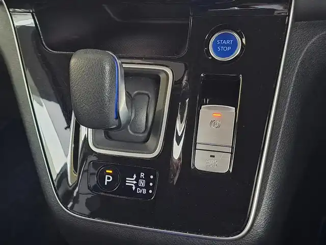 日産 セレナ e－パワー ハイウェイスター V 大阪府 2021(令3)年 4.4万km ブリリアントホワイトパール 2トーン /禁煙車//ワンオーナー//純正９型ナビ/フルセグTV・Bluetooth・DVD・Blue-Ray・USB//全方位カメラ・バックカメラ・フロントカメラ//コーナーセンサー//純正ナビ連動前後ドラレコ【DH5-D】//デジタルインナーミラー//プロパイロット//レーンキープアシスト//ブラインドスポットモニター//オートマチックハイビーム//ＥＴＣ2.0//両側パワスラ・ハンズフリー機能付き//前席・後席オートエアコン//純正１５ＡＷ//保証書//取扱説明書//スペアキー